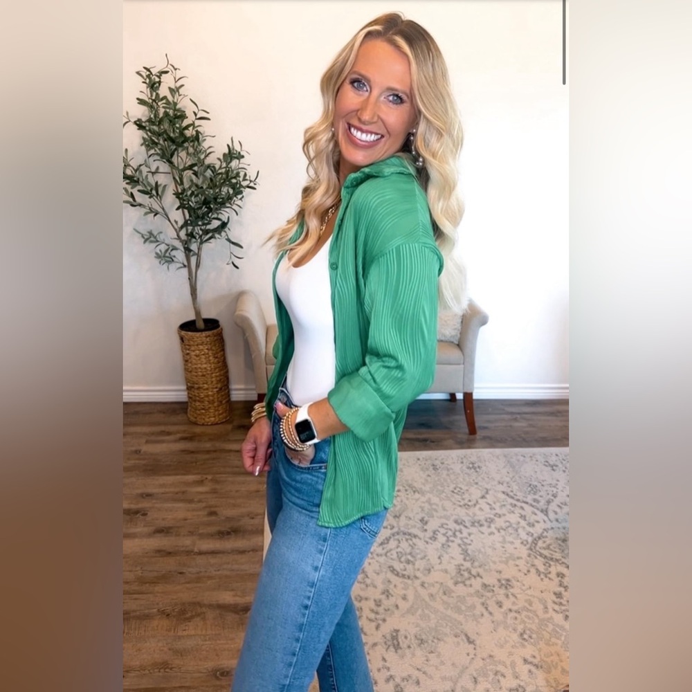 Green Women’s Textured Long Sleeve Button Down.